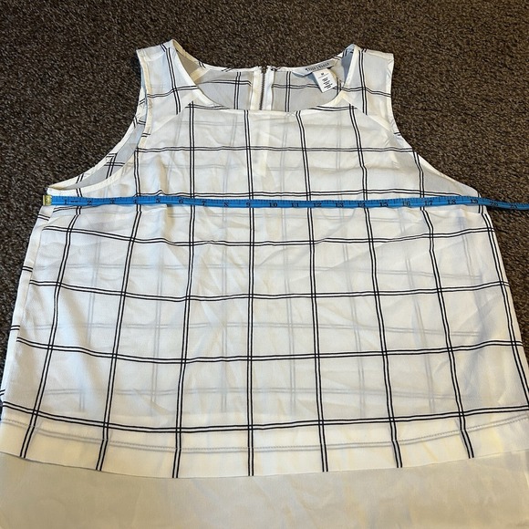 White House Black Market sleeveless black and white size medium blouse - Picture 5 of 5